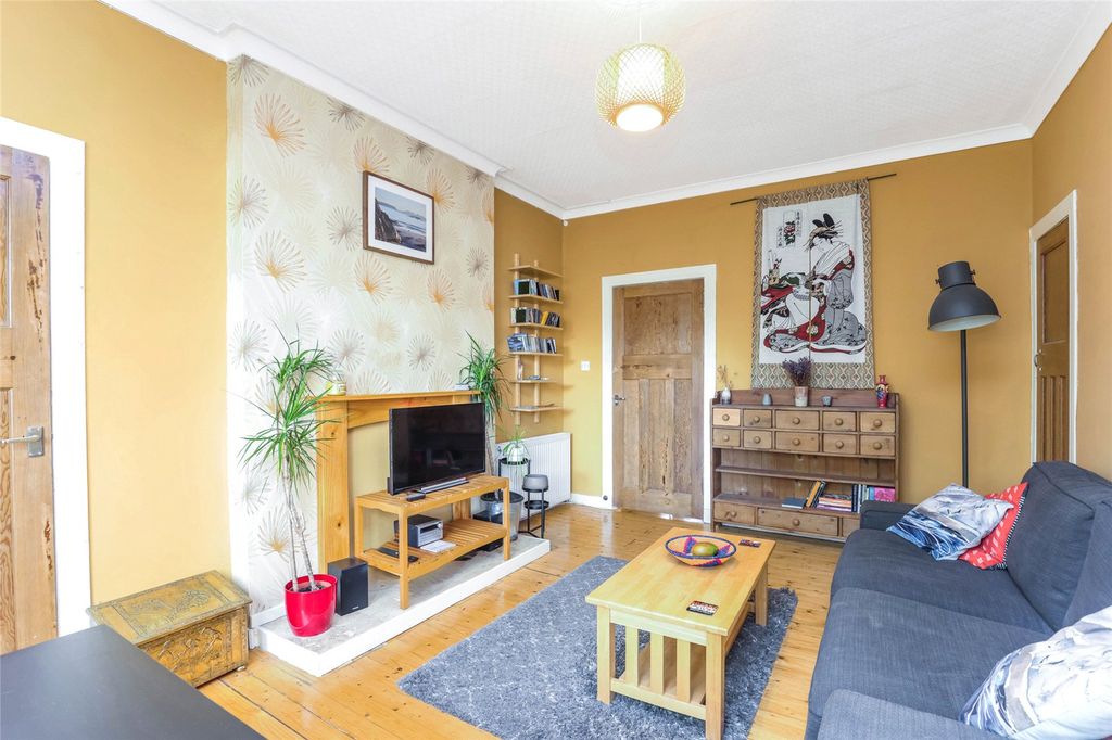 Property photo 3 of 17 Living Room