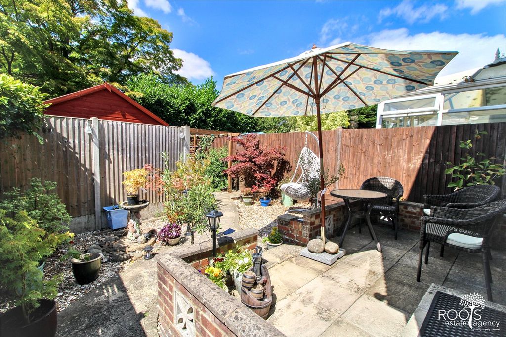Property photo 2 of 10 Garden Patio