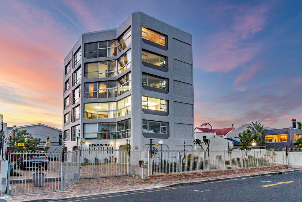 Property photo 1 of 35 Sw1699111