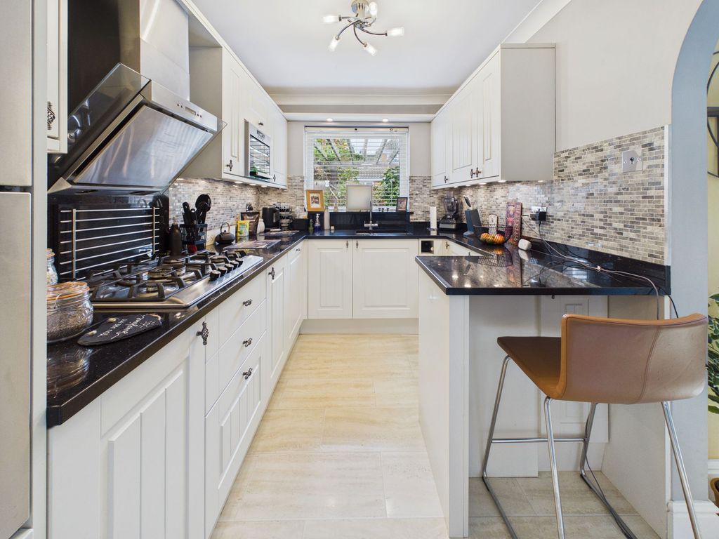 Property photo 3 of 17 Kitchen