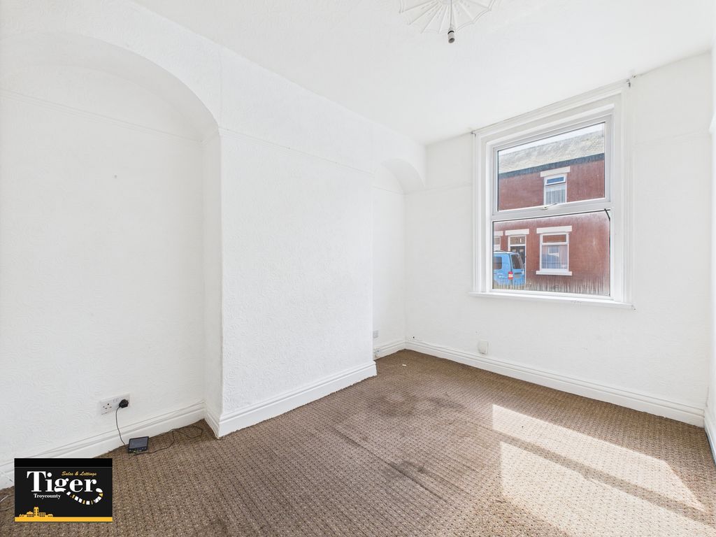 Property photo 2 of 10 Cam03440G0-Pr0388-Still001
