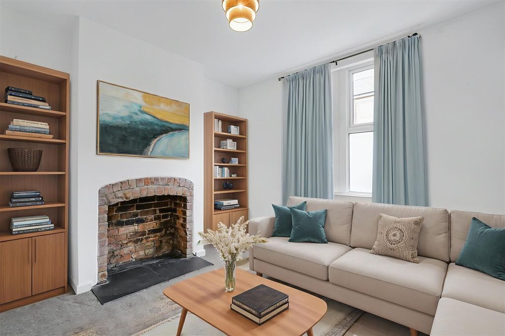 Property photo 2 of 18 Lounge - Living Room - Standard - 0.Jpeg