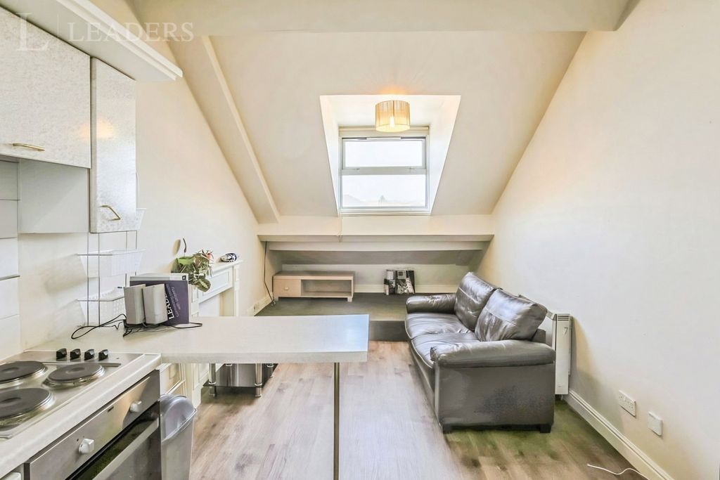 Property photo 2 of 8 Pbox-Img.Jpg