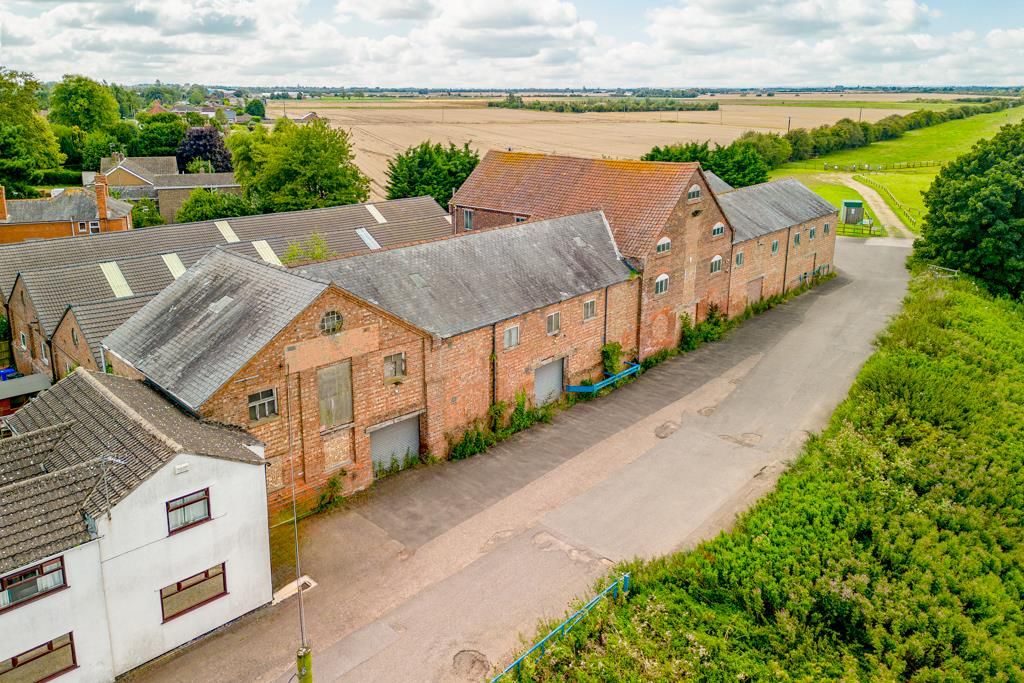 Property photo 3 of 26 Kingsway Tyres (Hubberts Bridge)-4.Jpg