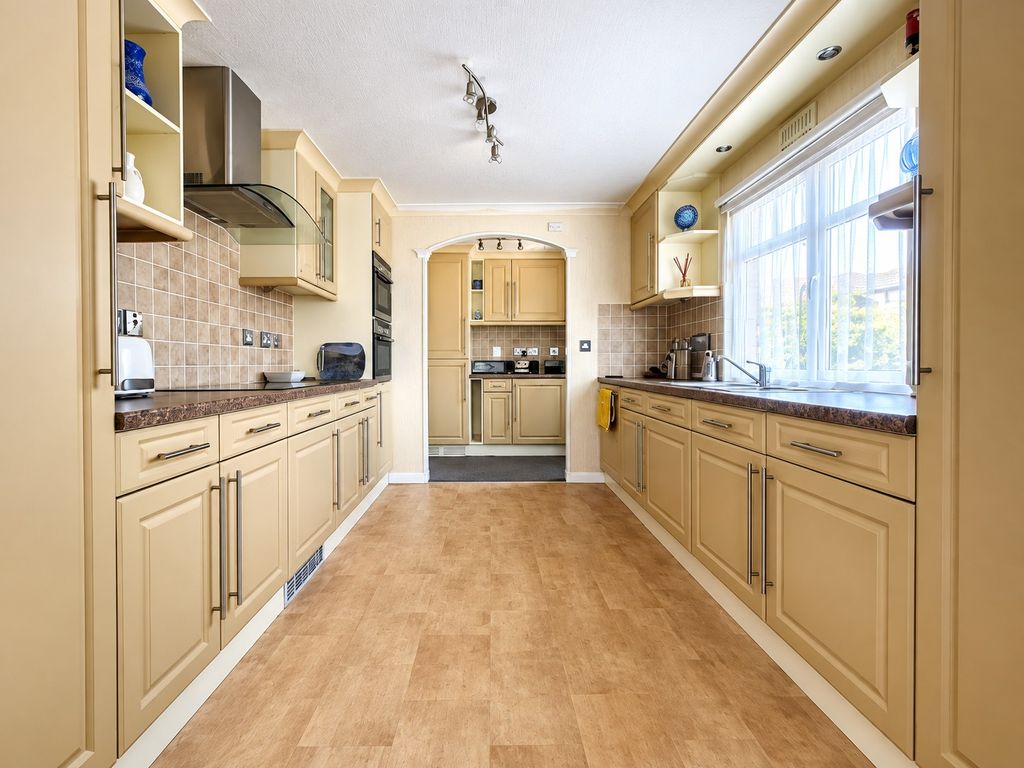 Property photo 2 of 27