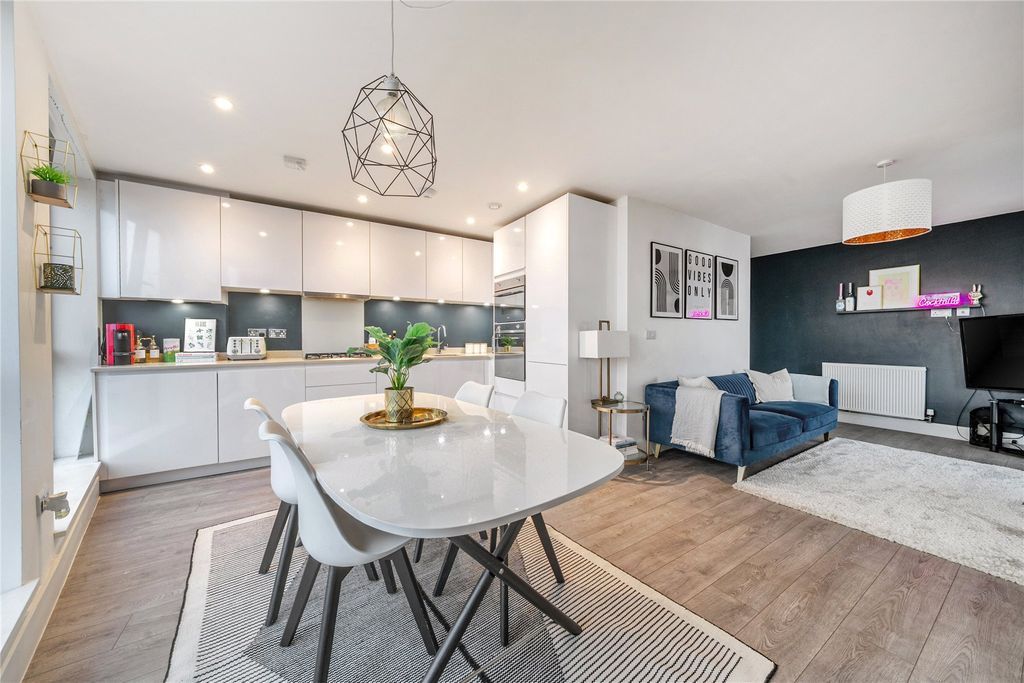 Property photo 3 of 21 Picture No. 17