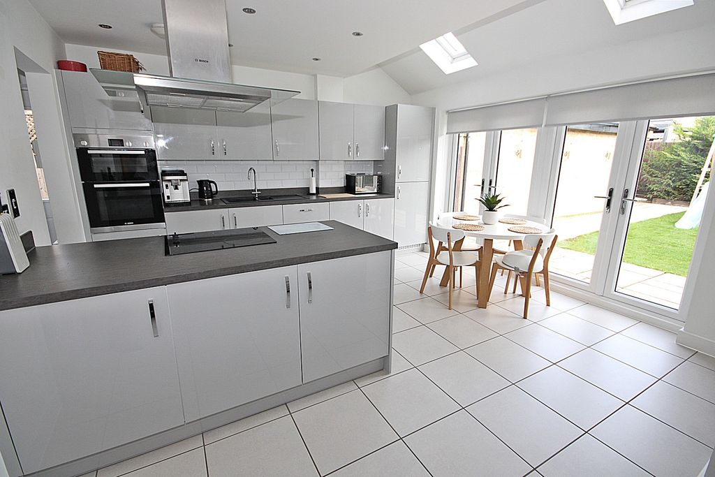 Property photo 3 of 19 4612277