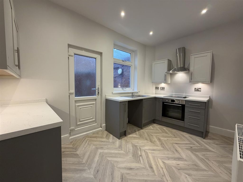 Property photo 1 of 11 Kitchen