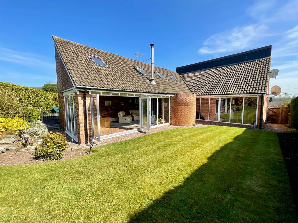 Property photo 2 of 28