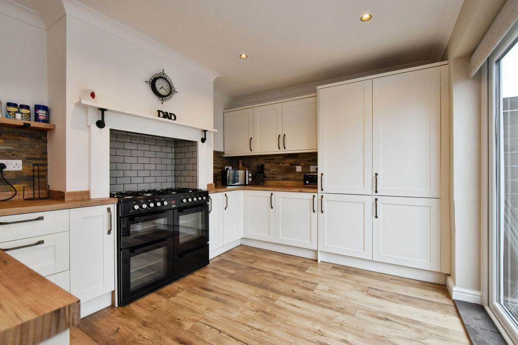 Property photo 3 of 17 Photo