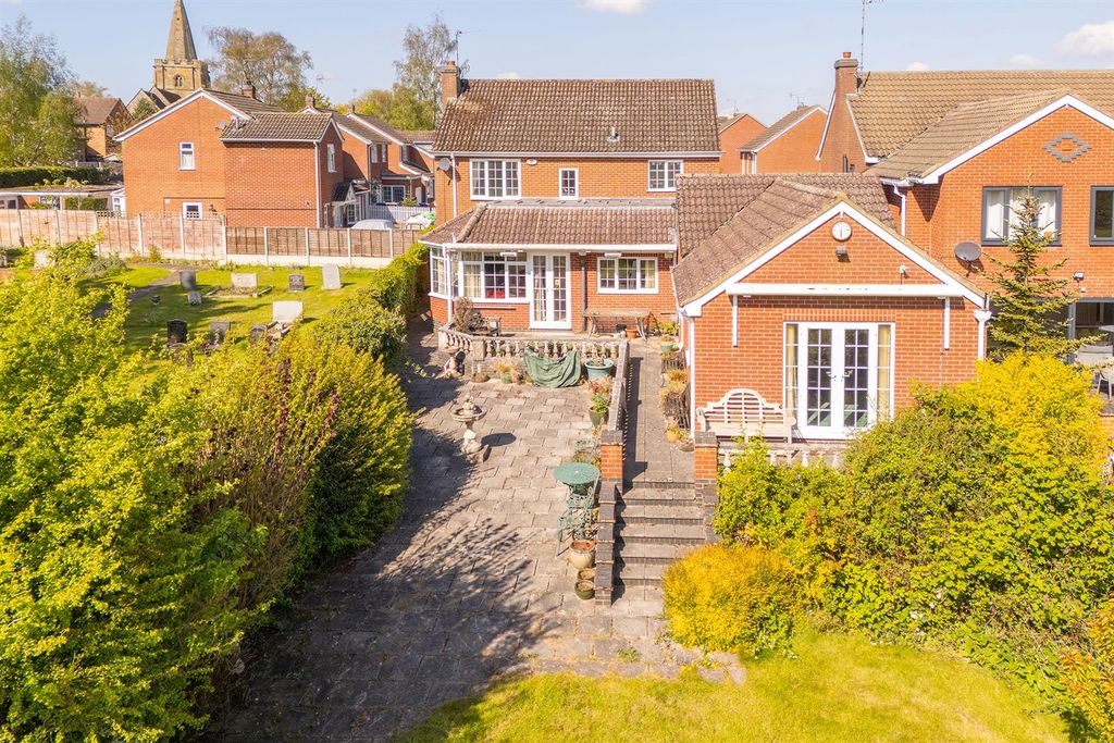 Property photo 2 of 33