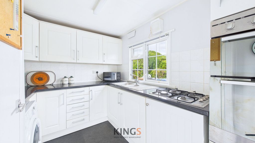 Property photo 3 of 16 Kitchen