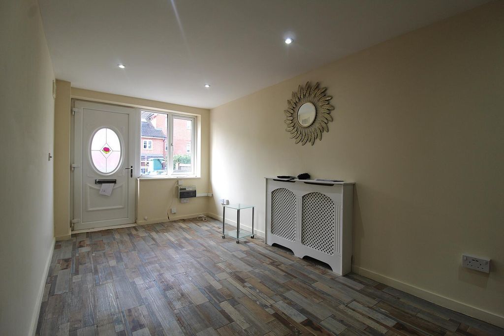 Property photo 2 of 10 Hallway