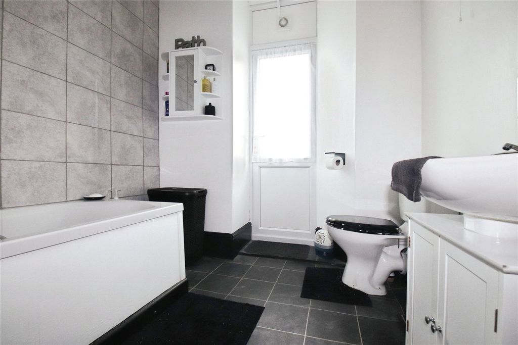 Property photo 2 of 12 Picture No. 07