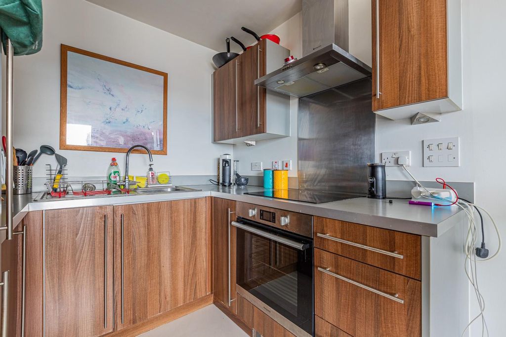 Property photo 3 of 17 Kitchen