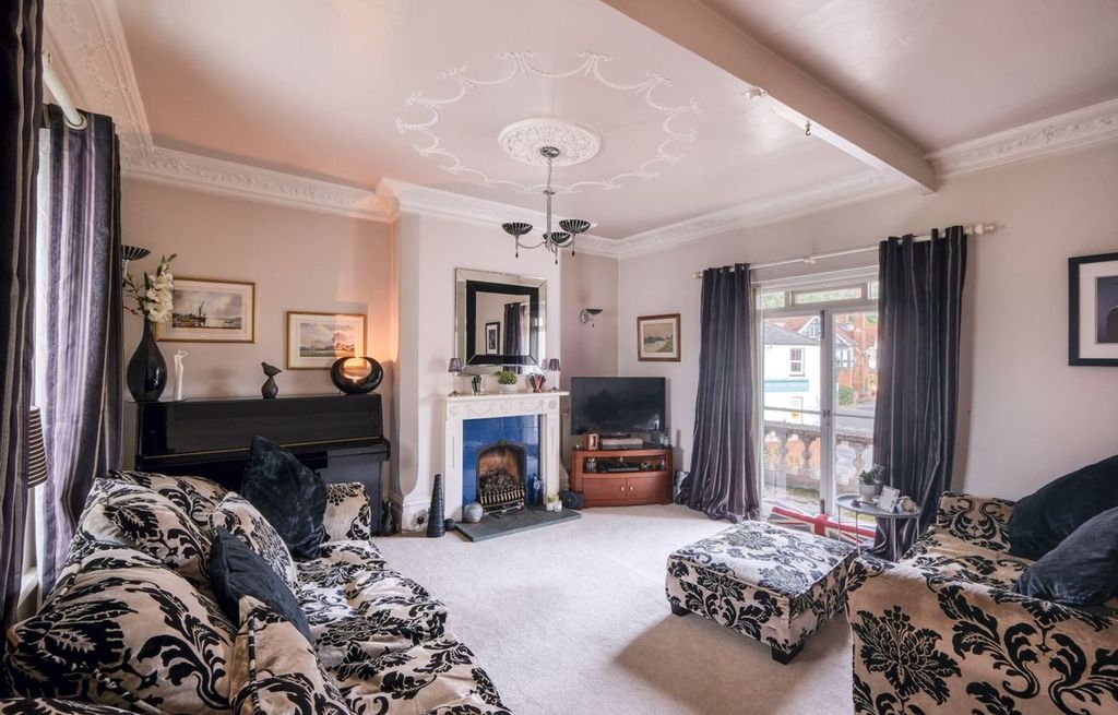 Property photo 2 of 21