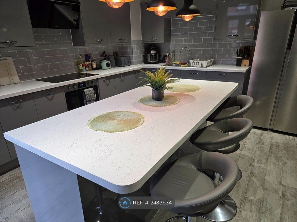 Property photo 2 of 28 Shared Kitchen