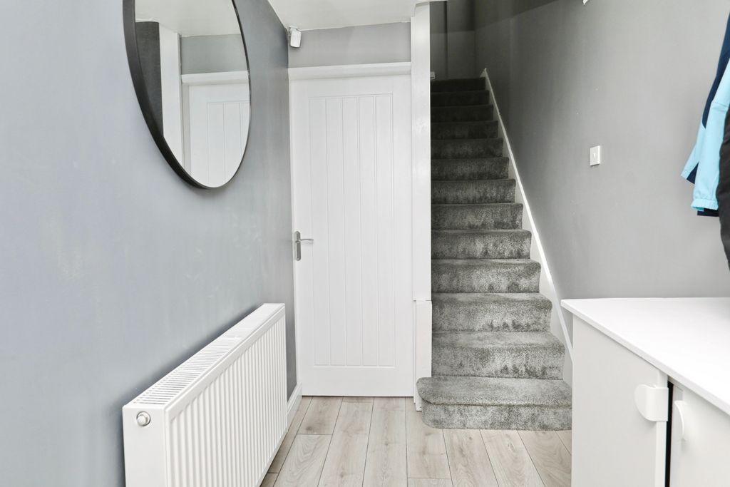 Property photo 2 of 15 Hall