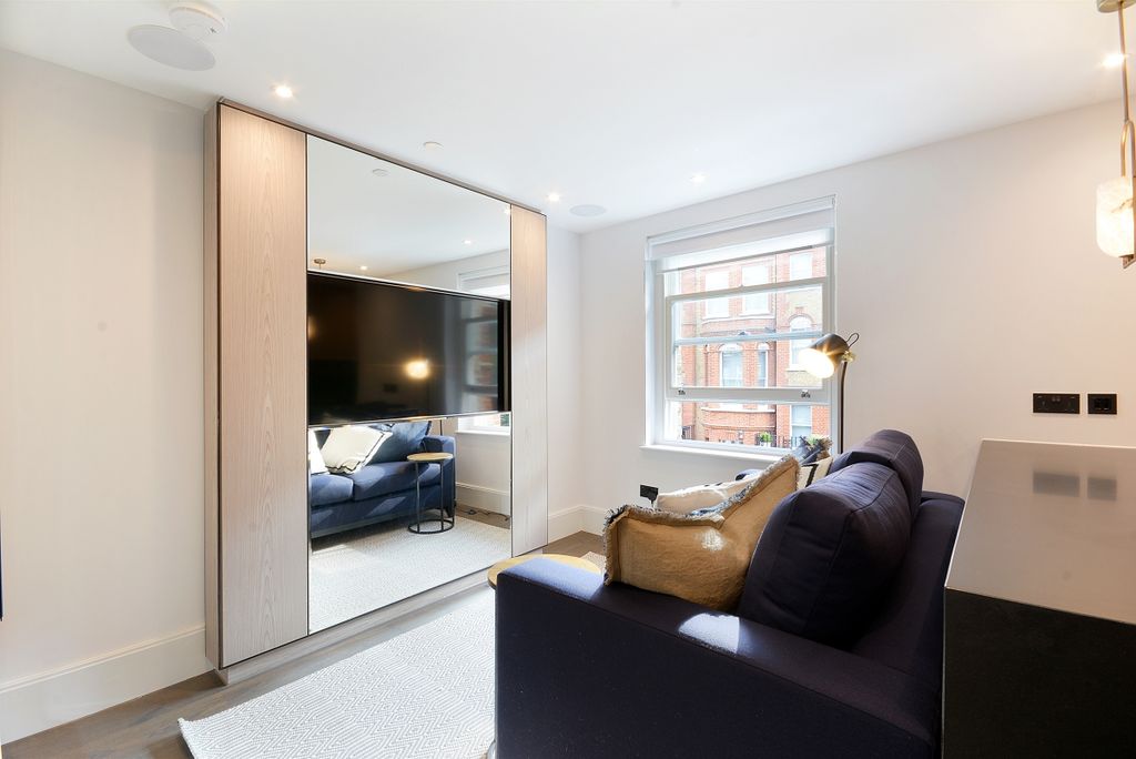 Property photo 1 of 8 Flat%207,%2018%20...