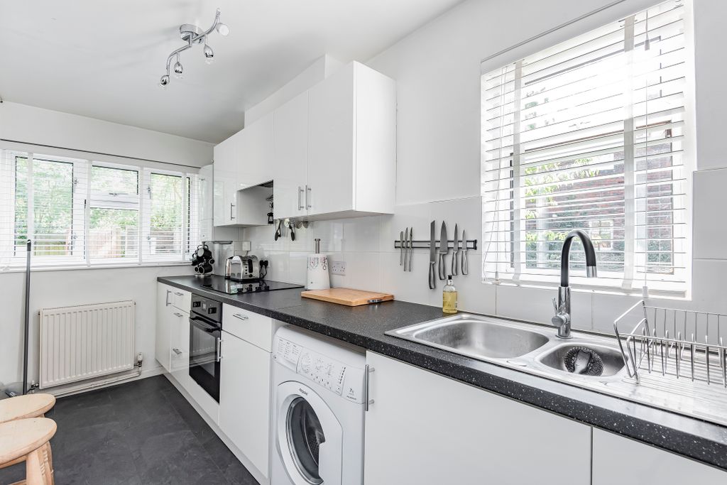 Property photo 1 of 8 647702 (5)