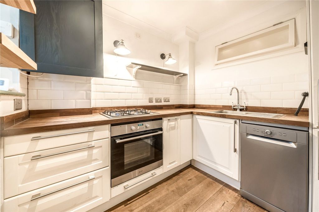 Property photo 3 of 9 Kitchen