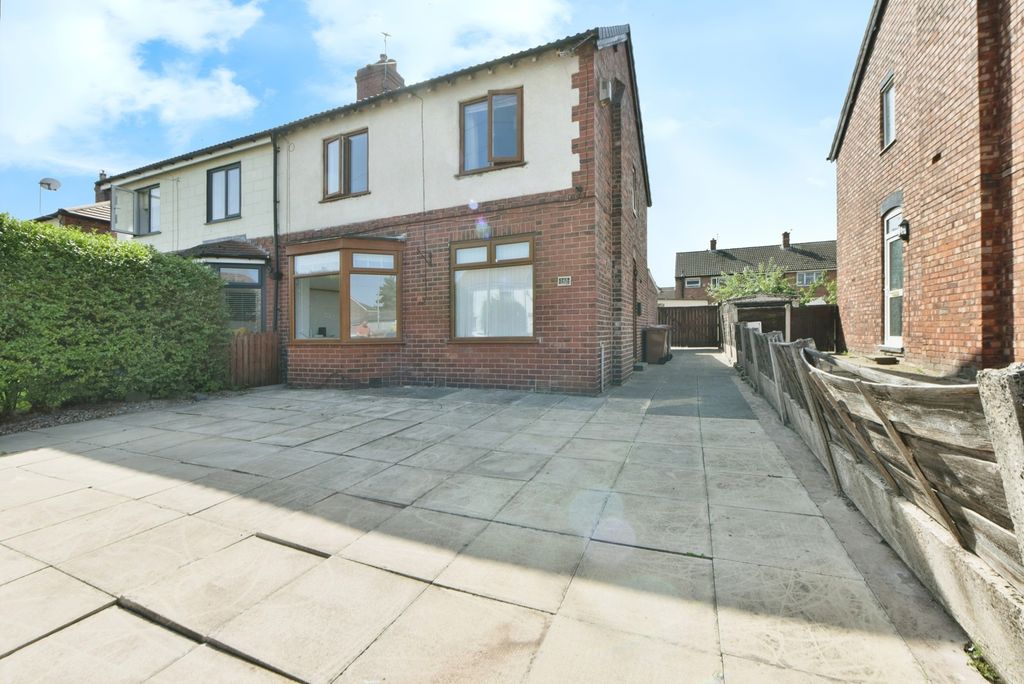 Property photo 1 of 17 Front