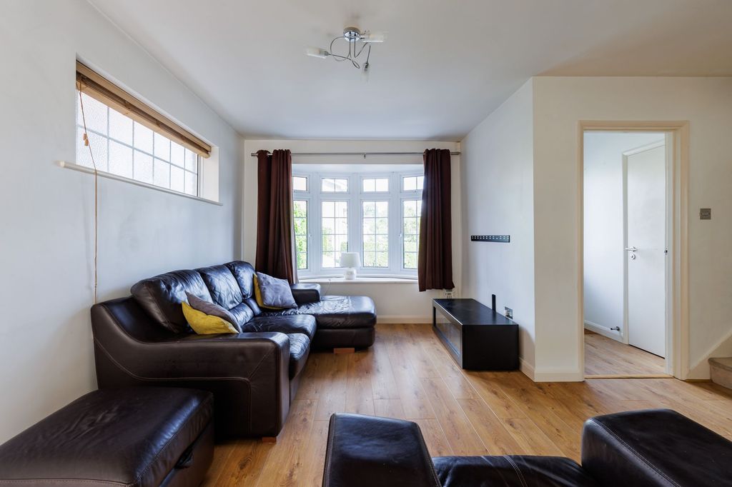 Property photo 3 of 22 Lounge