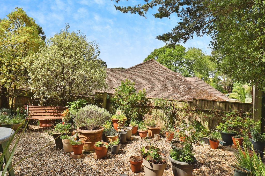 Property photo 2 of 13 Garden