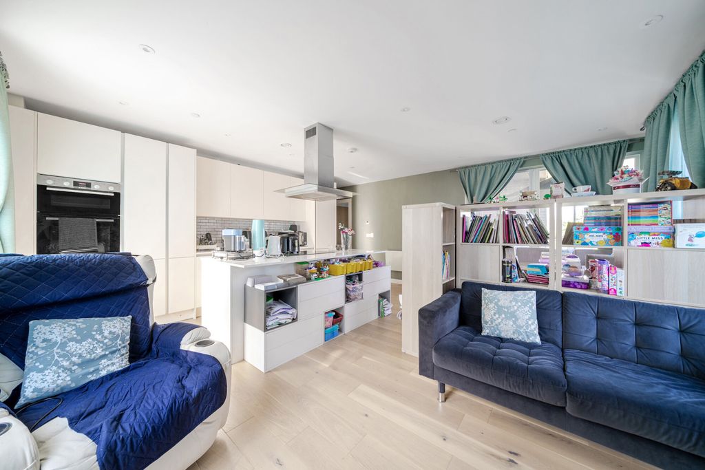 Property photo 3 of 20 1294590-20-682B6F...