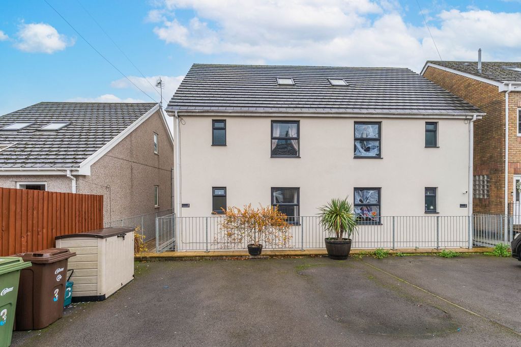 Property photo 1 of 25