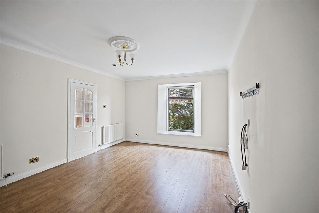 Property photo 2 of 20 Lockhart Street-6.Jpg
