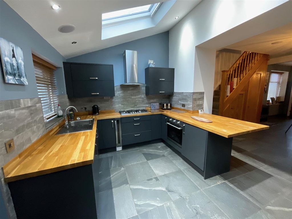 Property photo 2 of 19 Kitchen