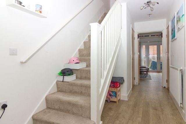 Property photo 2 of 11 Hallway