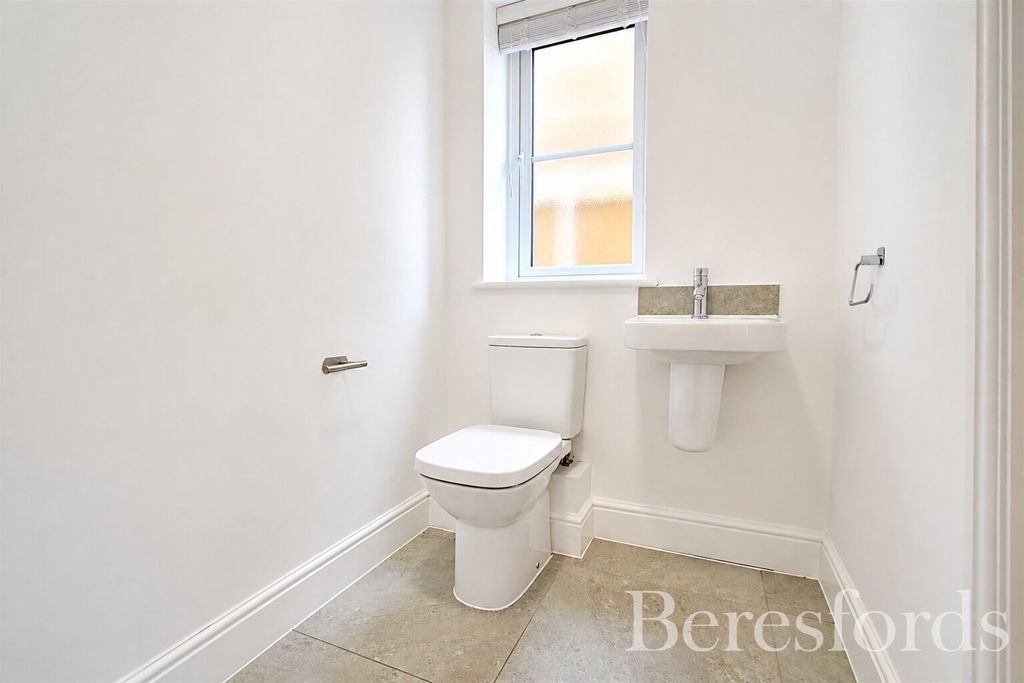 Property photo 2 of 17 Cloakroom