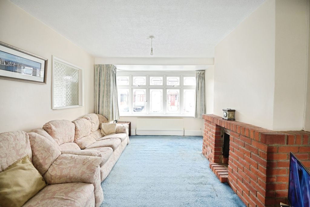 Property photo 3 of 20 Pbox-Img.Jpg