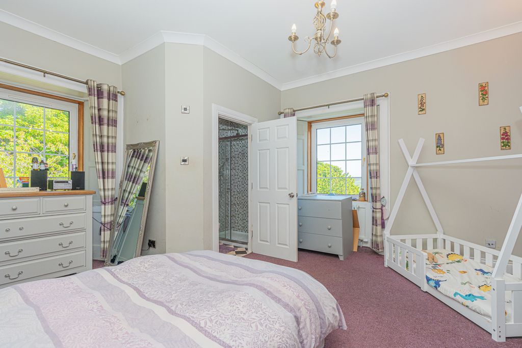 Property photo 3 of 34