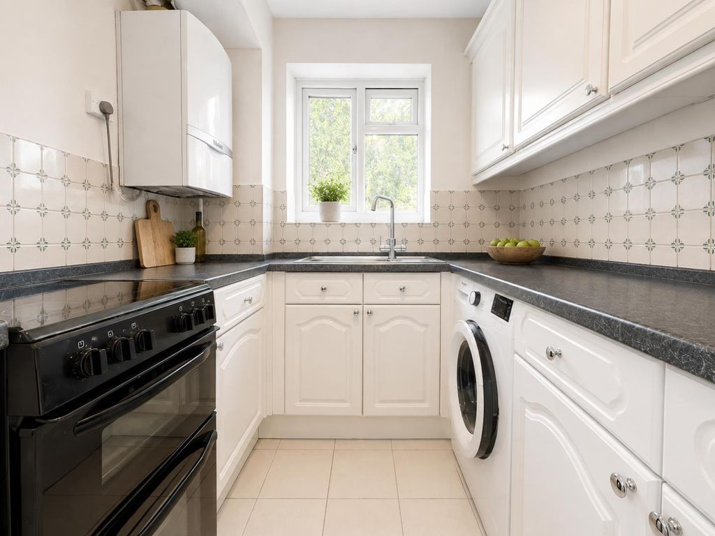 Property photo 3 of 8 Kitchen