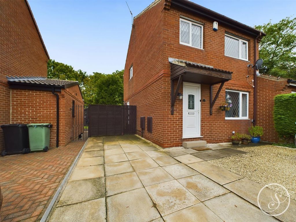 Property photo 1 of 18 External