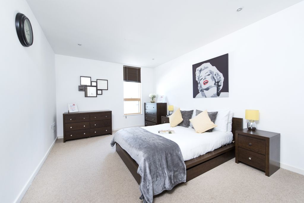 Property photo 3 of 6 P (15)