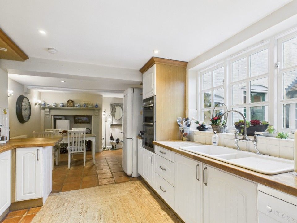 Property photo 3 of 33