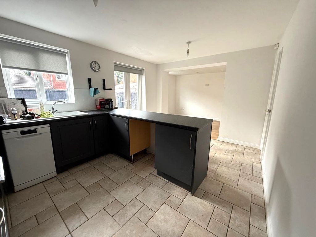 Property photo 3 of 12 Kitchen