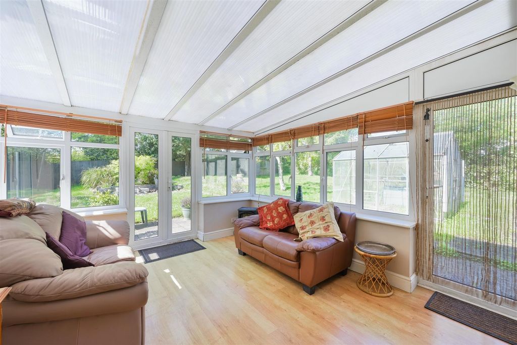 Property photo 3 of 16 Beckenshaw Gardens, 15 (16).Jpg