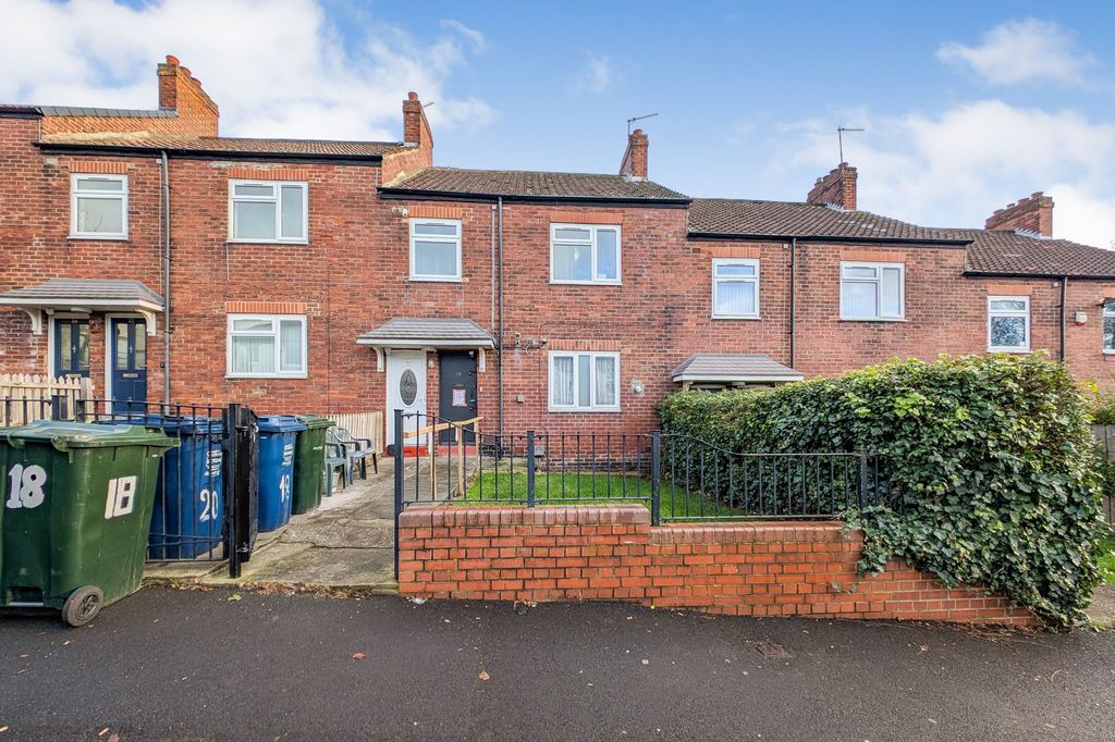 Property photo 2 of 11 18 Bilbrough Gardens, Newcastle Upon Tyne, Tyne And Wear Ne4 8Ya