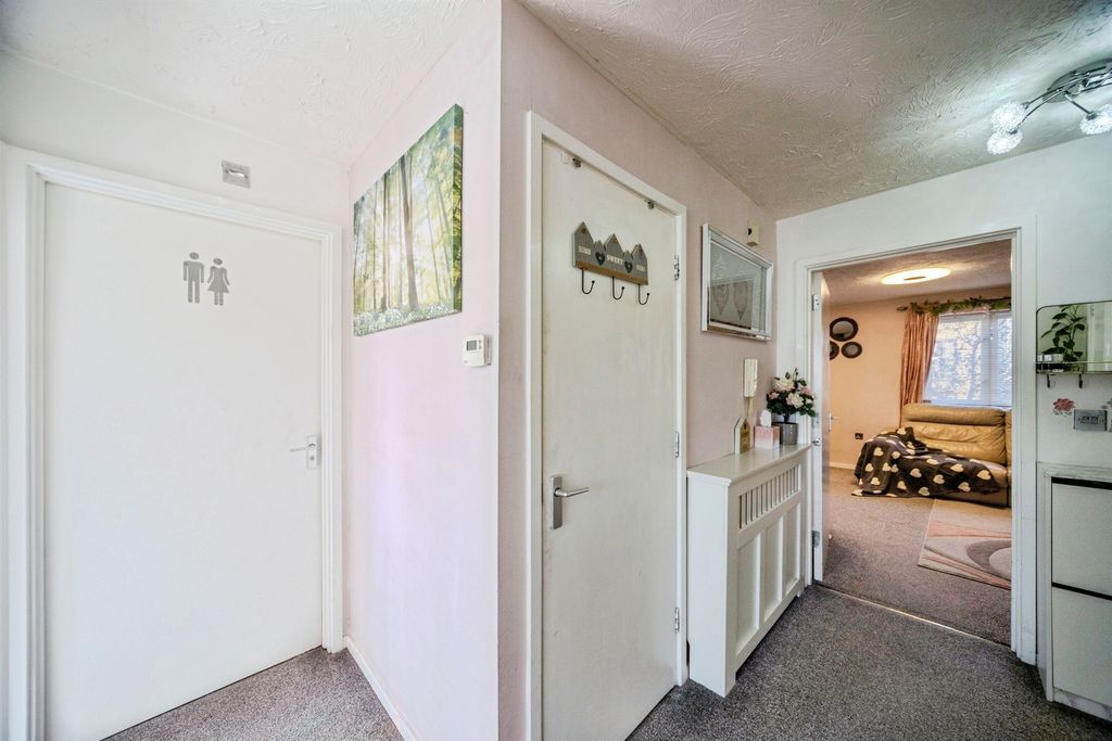 Property photo 2 of 18
