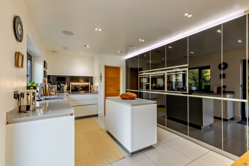 Property photo 2 of 21 Kitchen