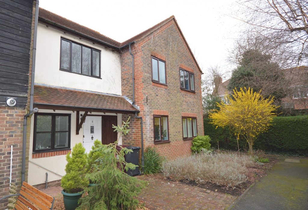 Property photo 1 of 8 Front (Main)