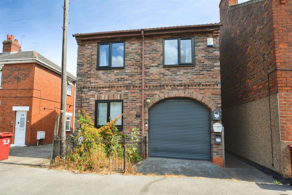 Property photo 1 of 19 Front