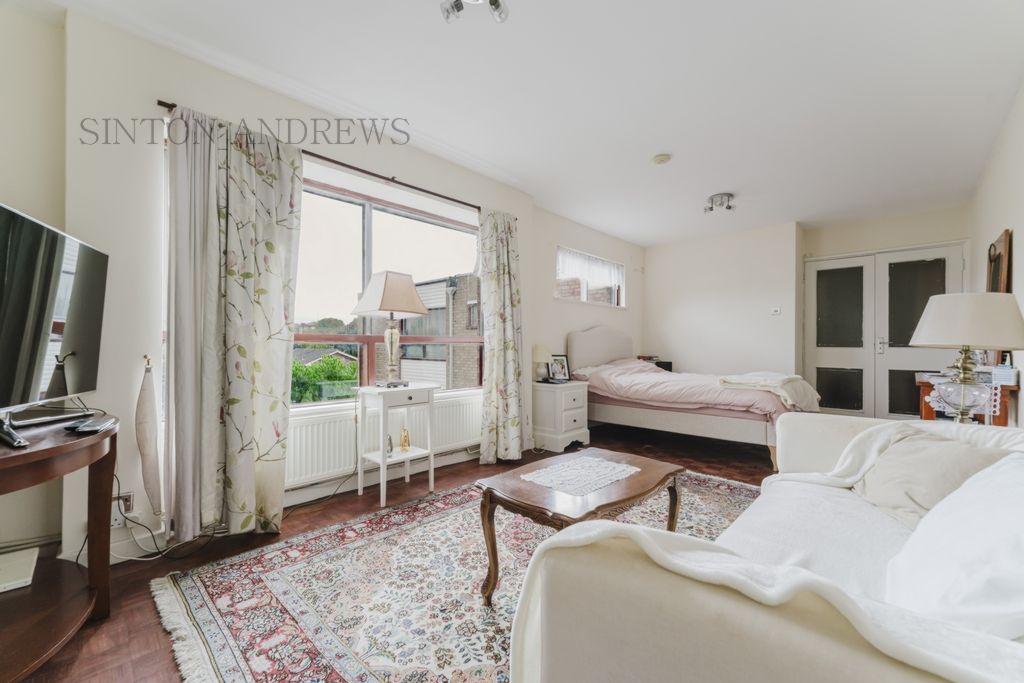 Property photo 2 of 10 Photo 11