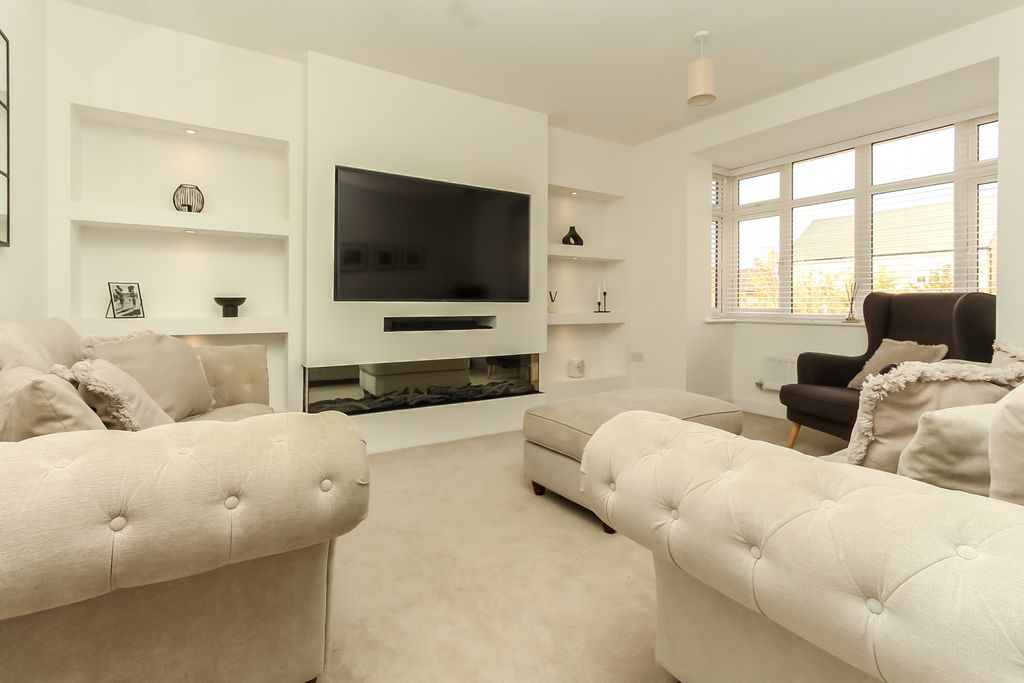 Property photo 2 of 21 Lounge