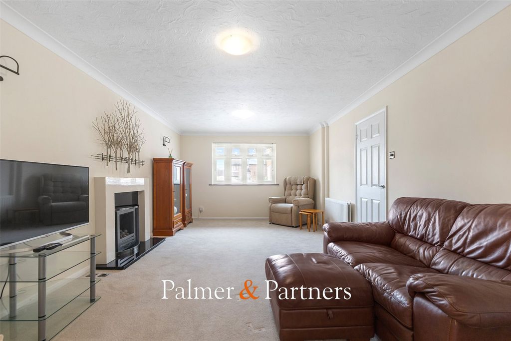 Property photo 2 of 25 Picture No. 12